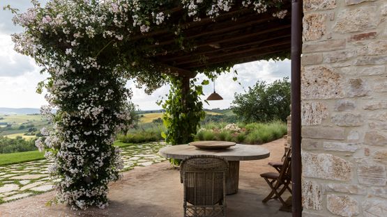 Seating area covered by a canape with a amazing view